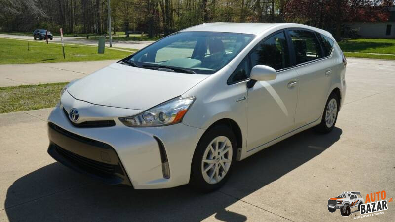 2015 Toyota Prius v Four