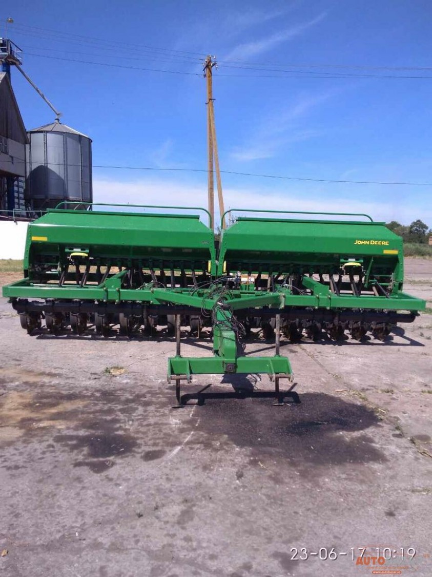 2012 John Deere 1590